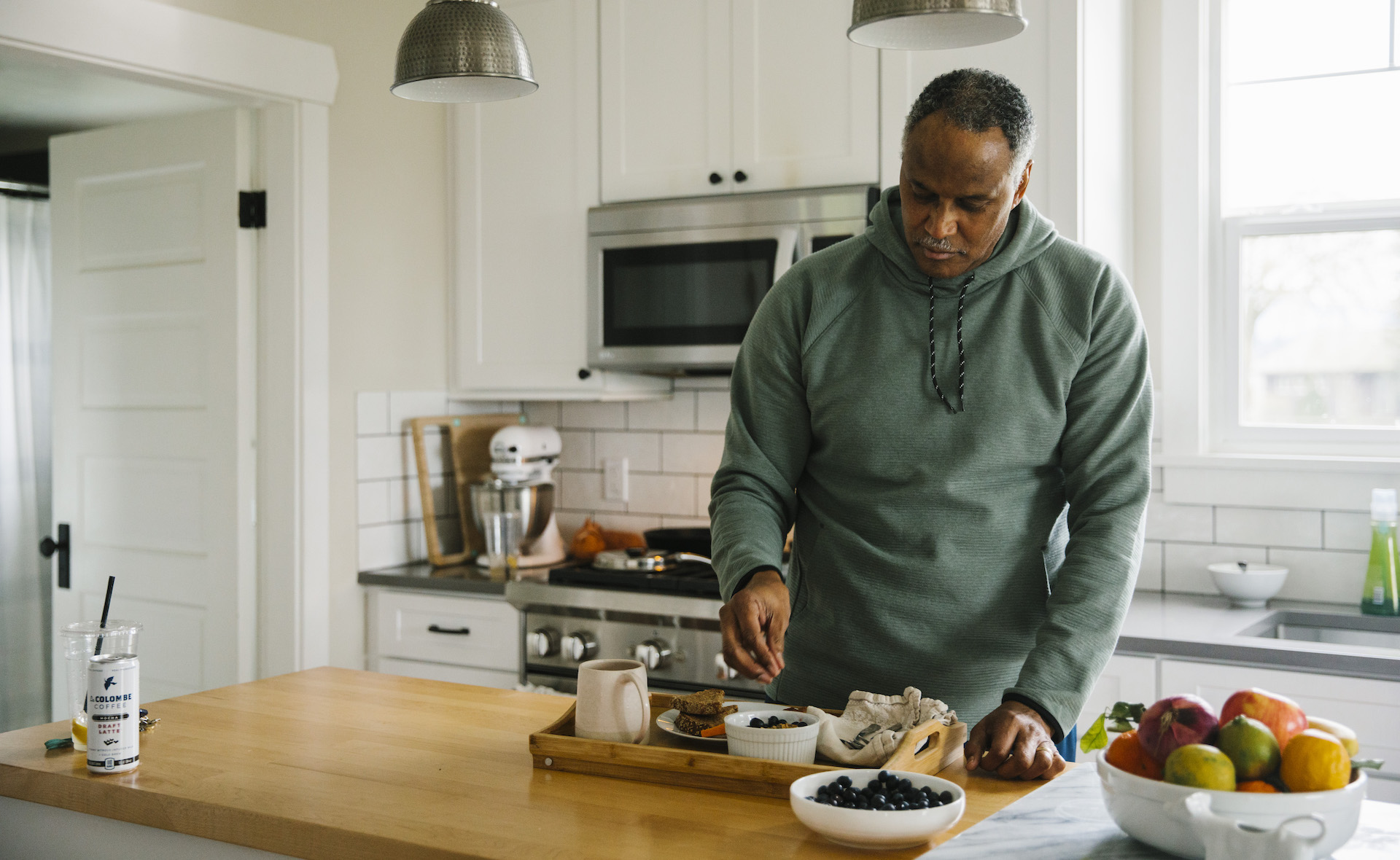 Patient eats a healthy snack for health care tv spot